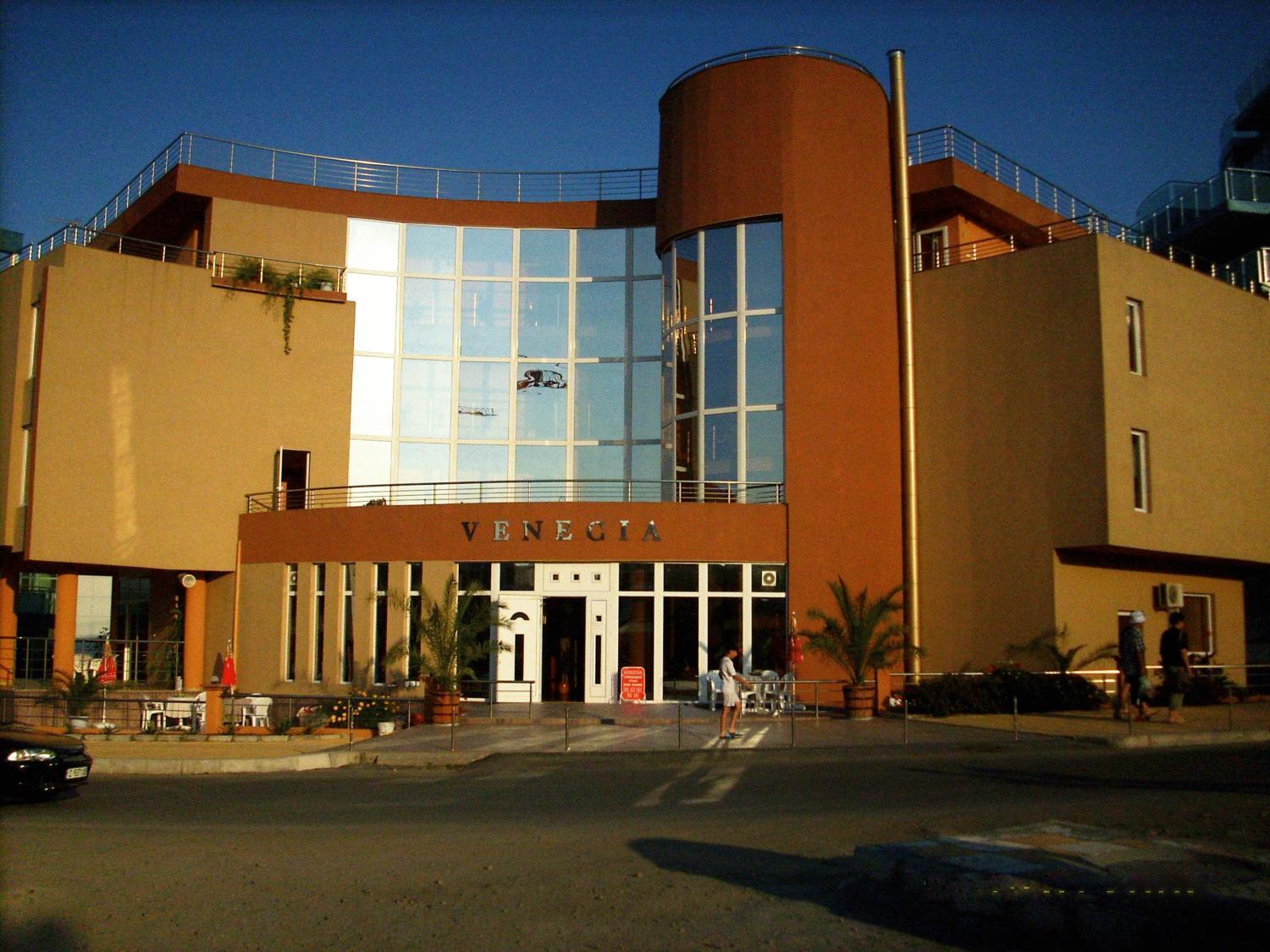 Hotel Venecia Primorsko Luaran gambar