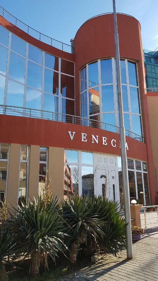 Hotel Venecia Primorsko Luaran gambar